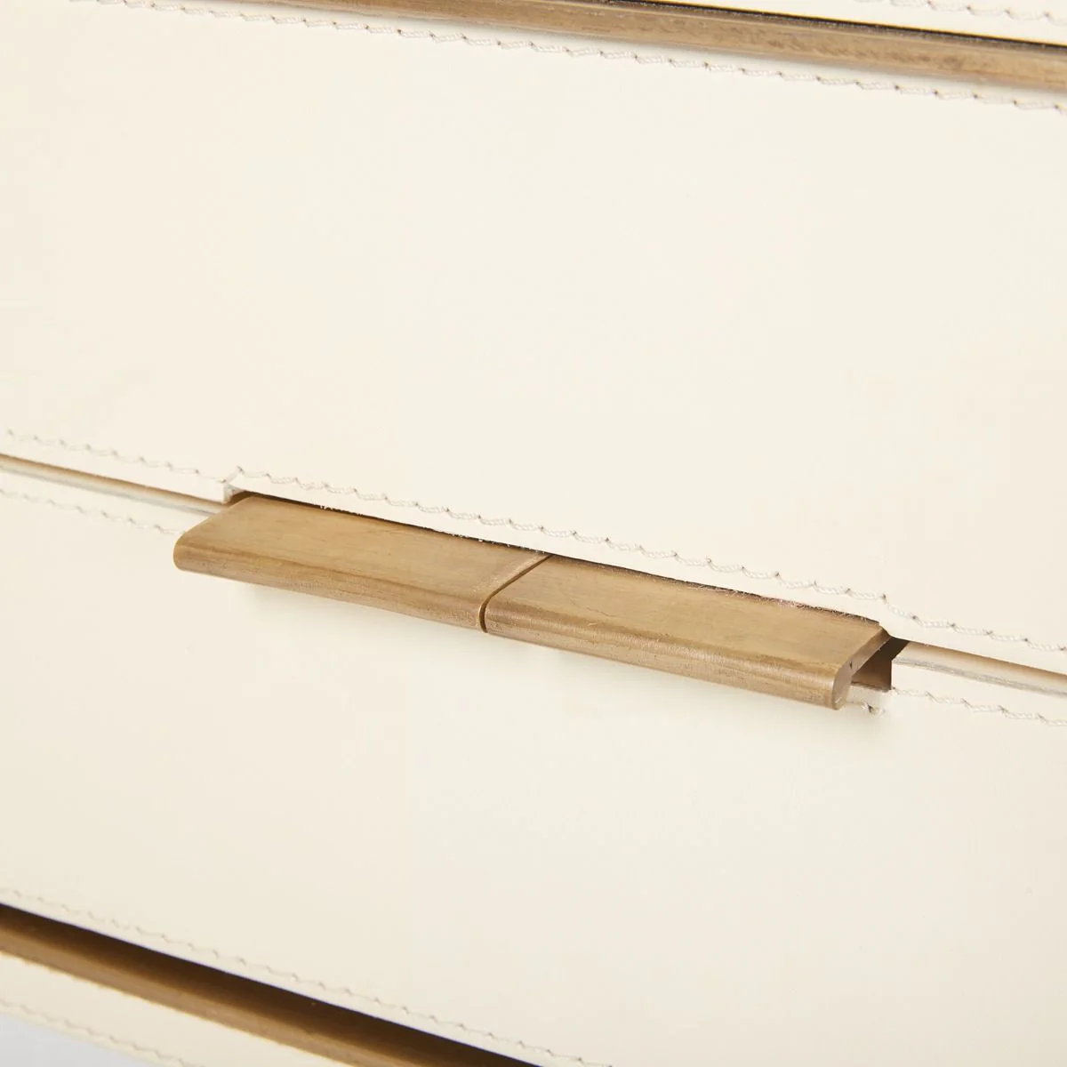 Villa & House Hunter Side Table - Image 4